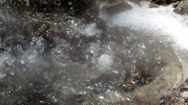 Denizli'de yeraltı su kaynaklarındaki sıcaklığın 80 dereceye ulaşması vatandaşları ve bilim insanlarını tedirgin etti