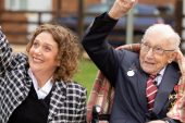 İngiltere’de sembol olan Tom Moore 100. yaşını kutladı