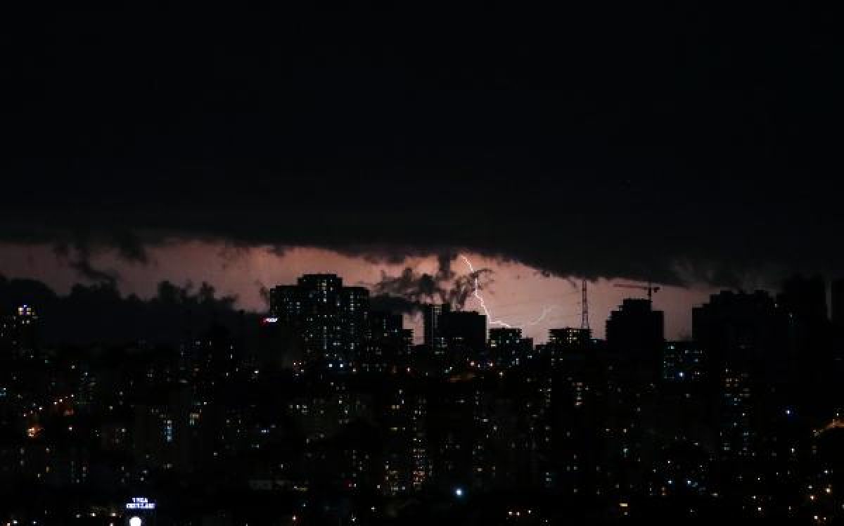 İstanbul’da şimşekler geceyi aydınlattı// Ek Fotoğraflar -4