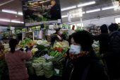 Hükümet çağrı yaptı, Çinliler marketlere hücum etti