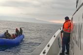 Ayvalık’ta 17 göçmen kurtarıldı