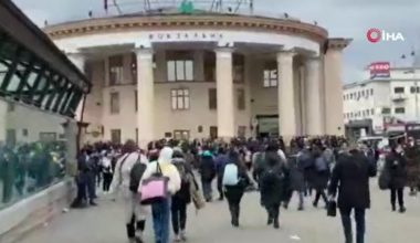 Kiev’de halk, tren garına akın etti